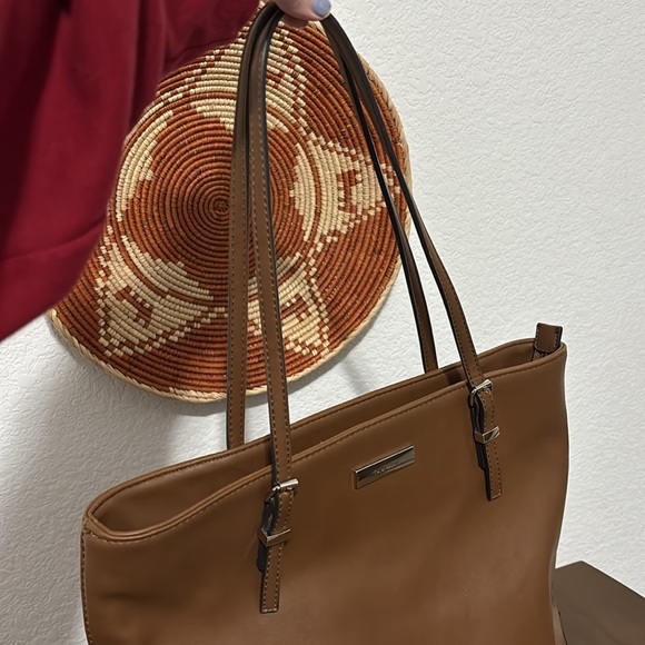 Nine West brown purse with zip closure, middle zip pocket, 3 sections. - Picture 3 of 9